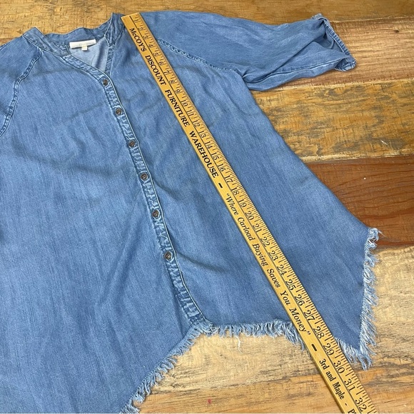 Hester and Orchard women’s size Medium Tencel Button Split Neck raw hem Top - Picture 9 of 12